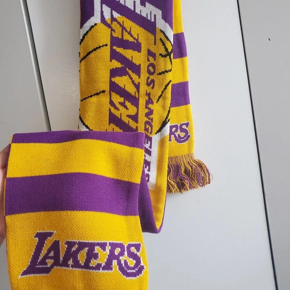 Los Angeles Lakers Scarf! - Picture 2 of 4
